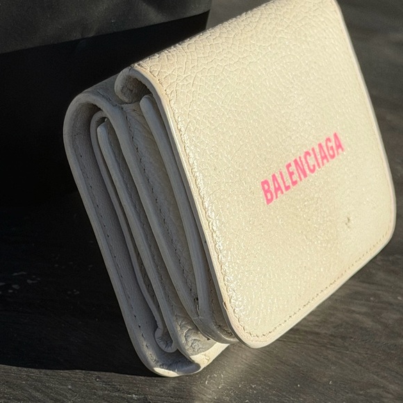 Balenciaga White with Pink Logo Wallet - Picture 5 of 11